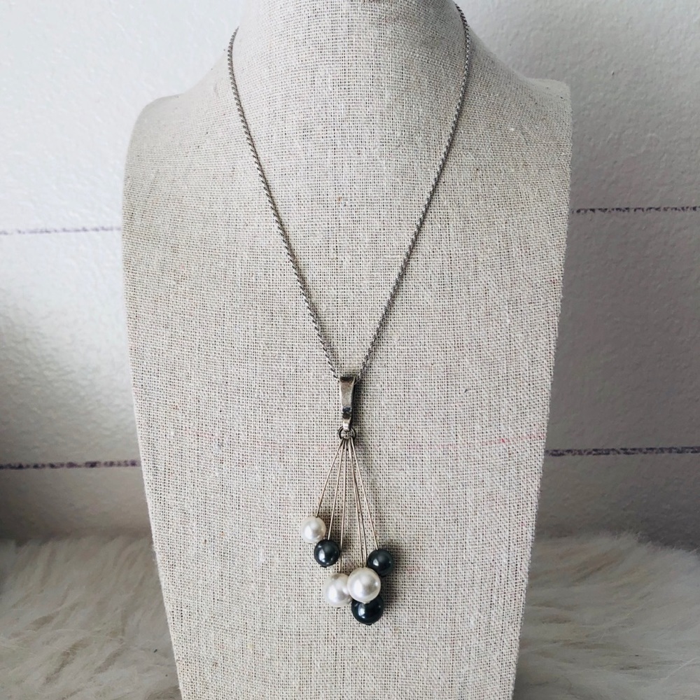 Sterling Silver pearl necklace. Gray & white pearl